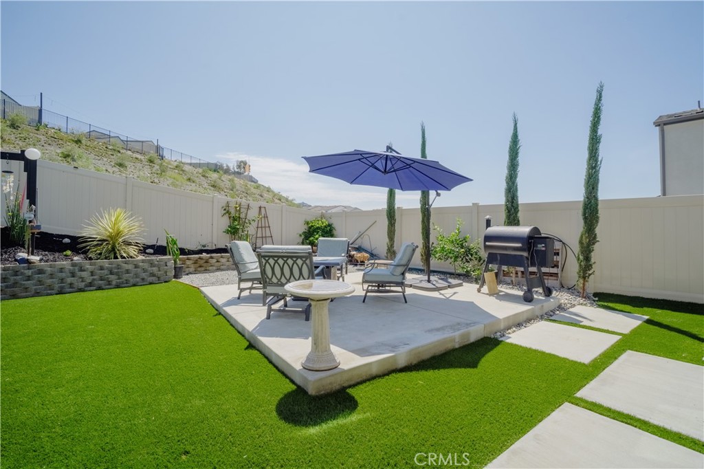 35323 Orchard Trail Fallbrook, CA 92028 - Photo 27 of 32 a view of a patio with chairs and table under an umbrella