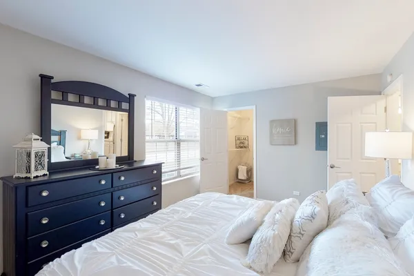 $1,760 | 1411 Johnson Drive, Unit 1326, Buffalo Grove, IL 60089