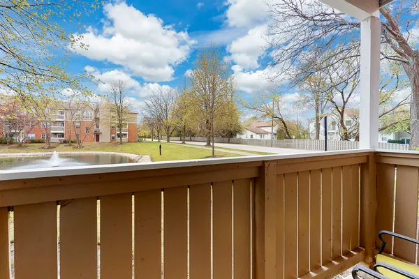 $1,760 | 1411 Johnson Drive, Unit 1326, Buffalo Grove, IL 60089