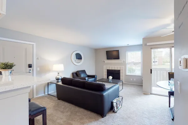 $1,760 | 1411 Johnson Drive, Unit 1326, Buffalo Grove, IL 60089