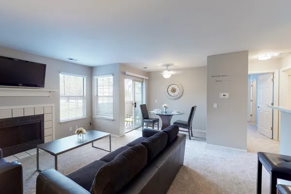 $1,760 | 1411 Johnson Drive, Unit 1326, Buffalo Grove, IL 60089