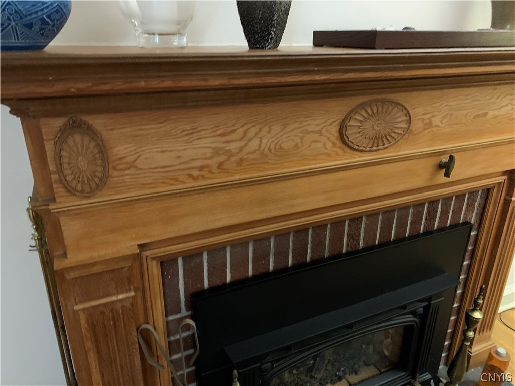215 Dewitt Road Syracuse, NY 13214 - Photo 19 of 49 Detail of the fireplace