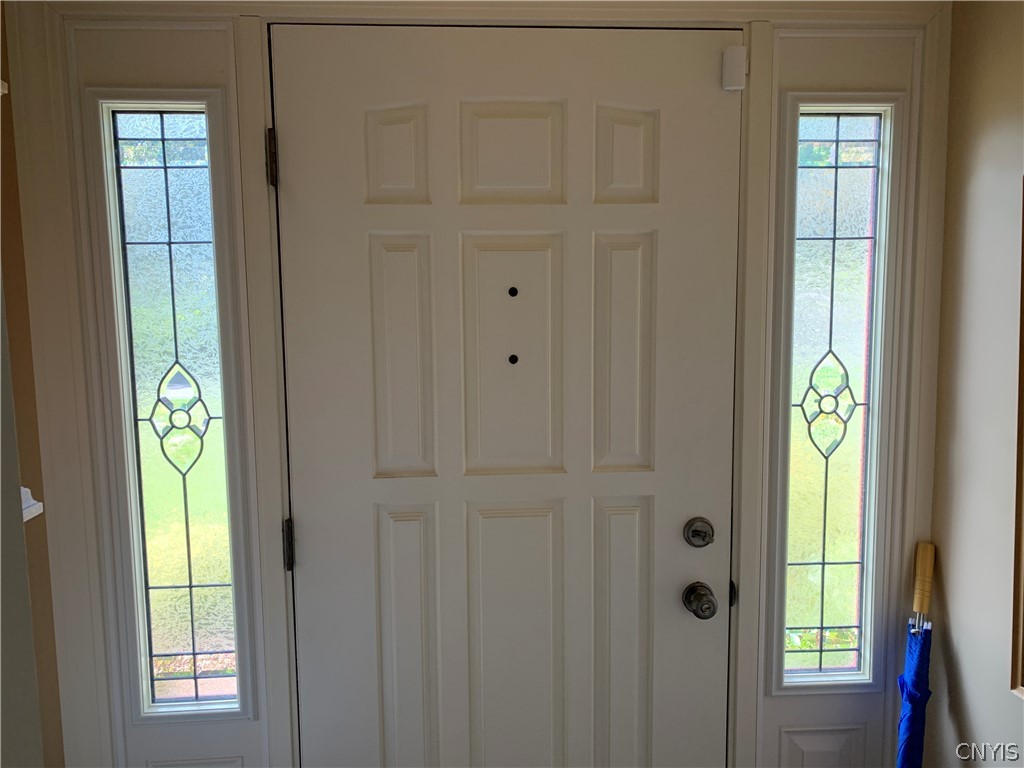 215 Dewitt Road Syracuse, NY 13214 - Photo 3 of 49 The vestibule features leaded glass.