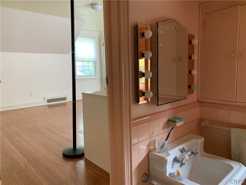 215 Dewitt Road Syracuse, NY 13214 - Photo 37 of 49 Into the second bedroom through one of the two fu