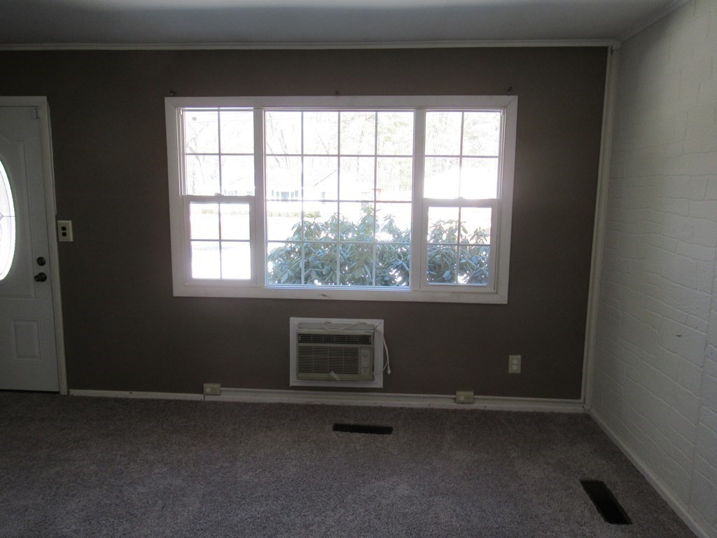 39 Crestmont Street Springfield, MA 01108 - Photo 11 of 28 Gallery Image 11
