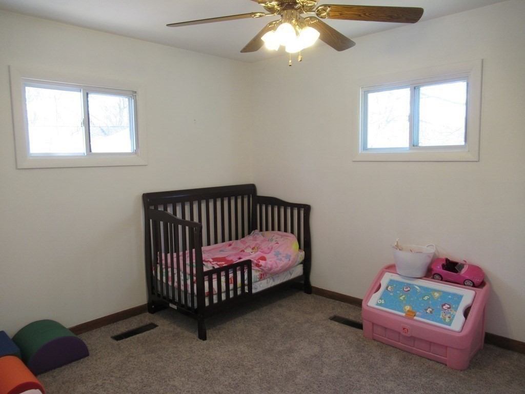 39 Crestmont Street Springfield, MA 01108 - Photo 12 of 28 Gallery Image 12