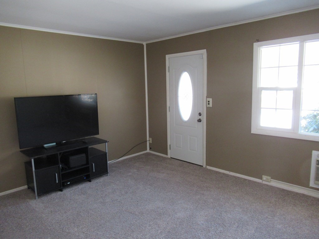 39 Crestmont Street Springfield, MA 01108 - Photo 10 of 28 Gallery Image 10