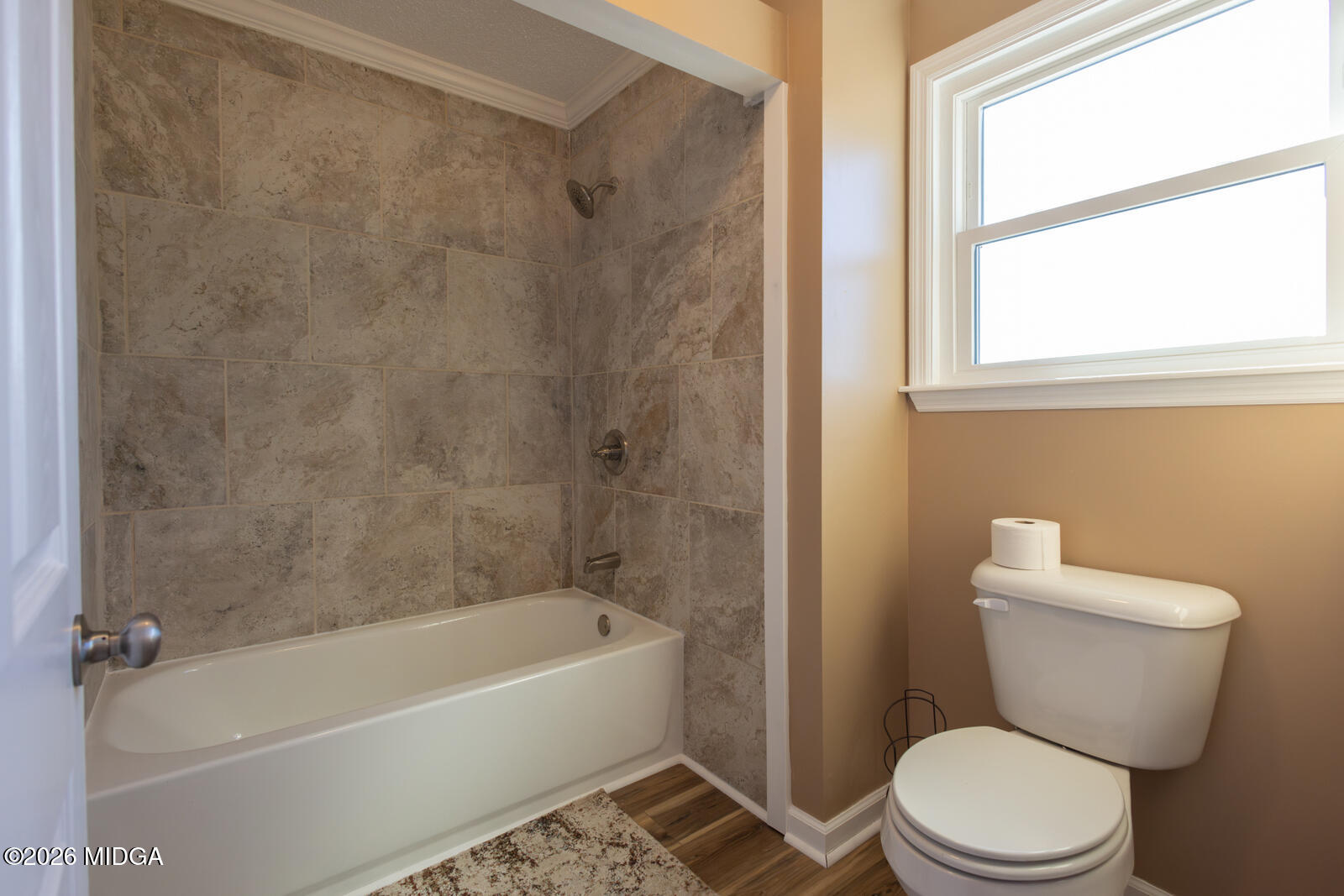 1578 Edsel Senn Road Rockledge, GA 30454 - Photo 13 of 32 a bathroom with a toilet and a bathtub