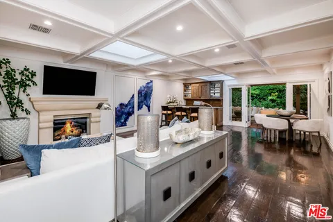 $4,995,000 | 19012 Dorlon Drive, Tarzana, CA 91356