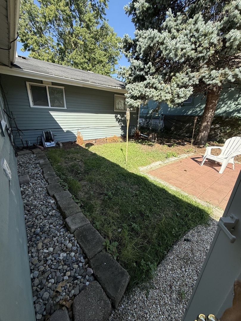 16939 Jodave Avenue Hazel Crest, IL 60429 - Photo 9 of 10 a view of a backyard with plants and large tree