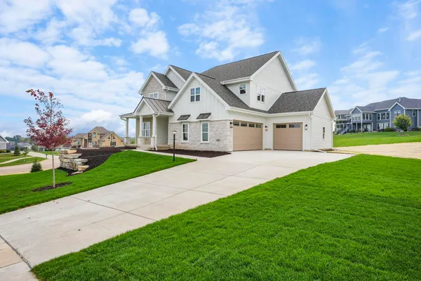 $989,900 | 920 Carnoustie Way, Oregon, WI 53575