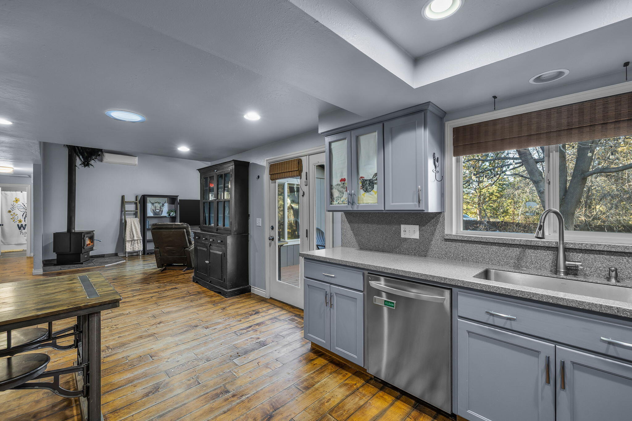 63425 Deschutes Market Road Bend, OR 97701 - Photo 8 of 43 6