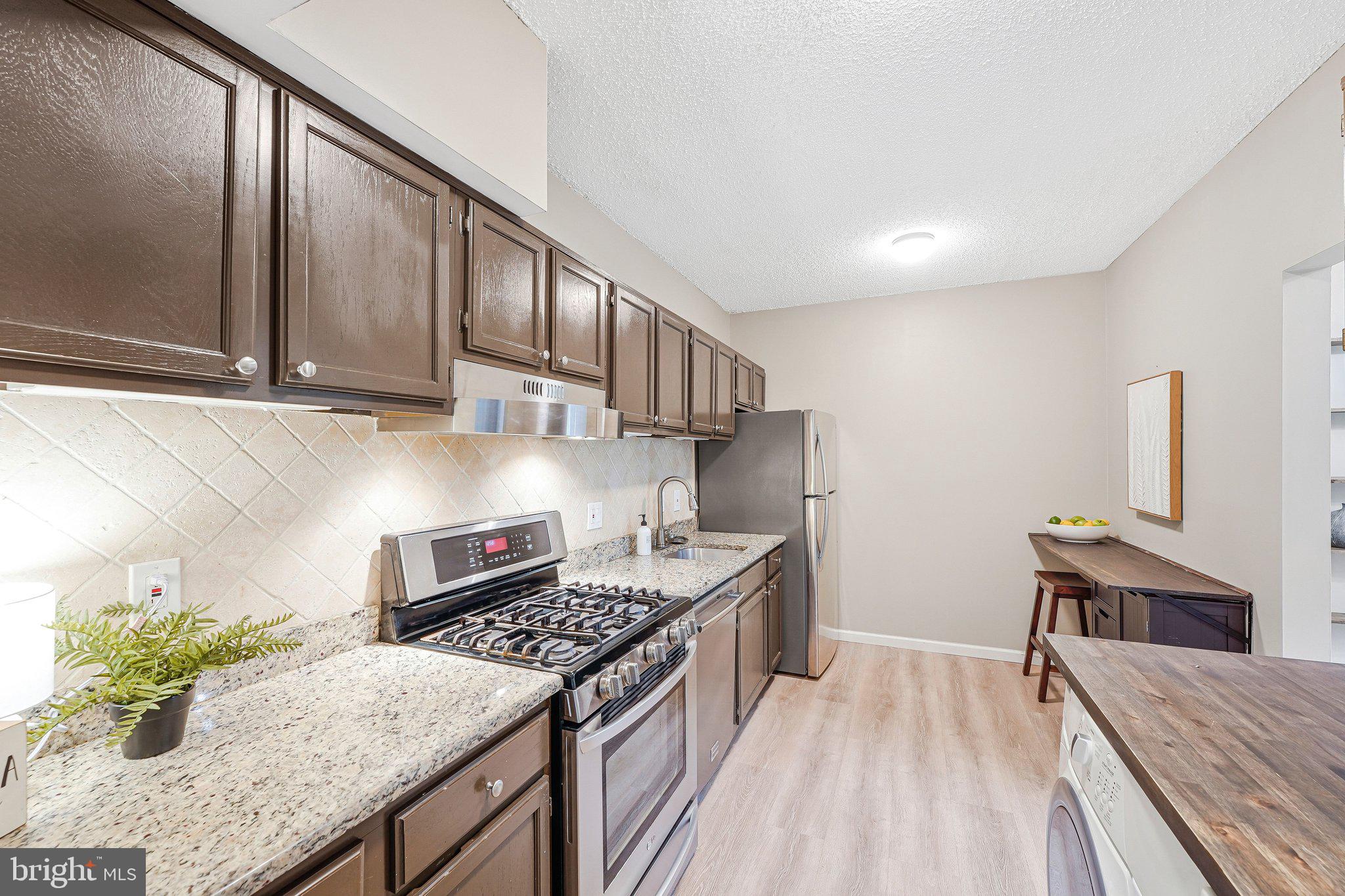 11804 Breton Court, Unit 1A Reston, VA 20191 - Photo 8 of 19 Updated Kitchen