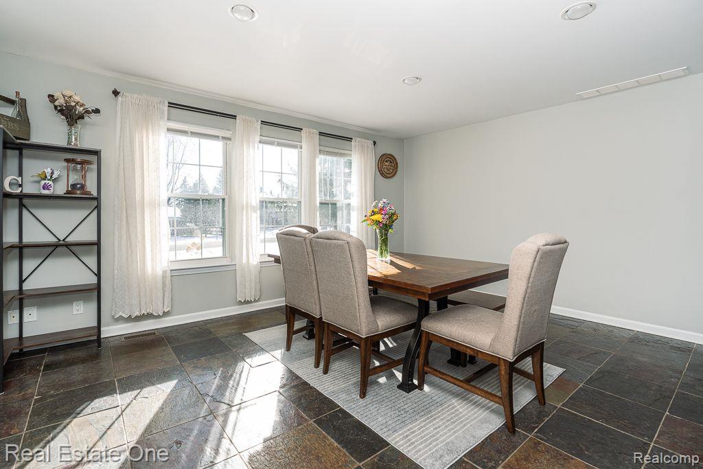 410 Maplehill Road Rochester Hills, MI 48306 - Photo 9 of 56