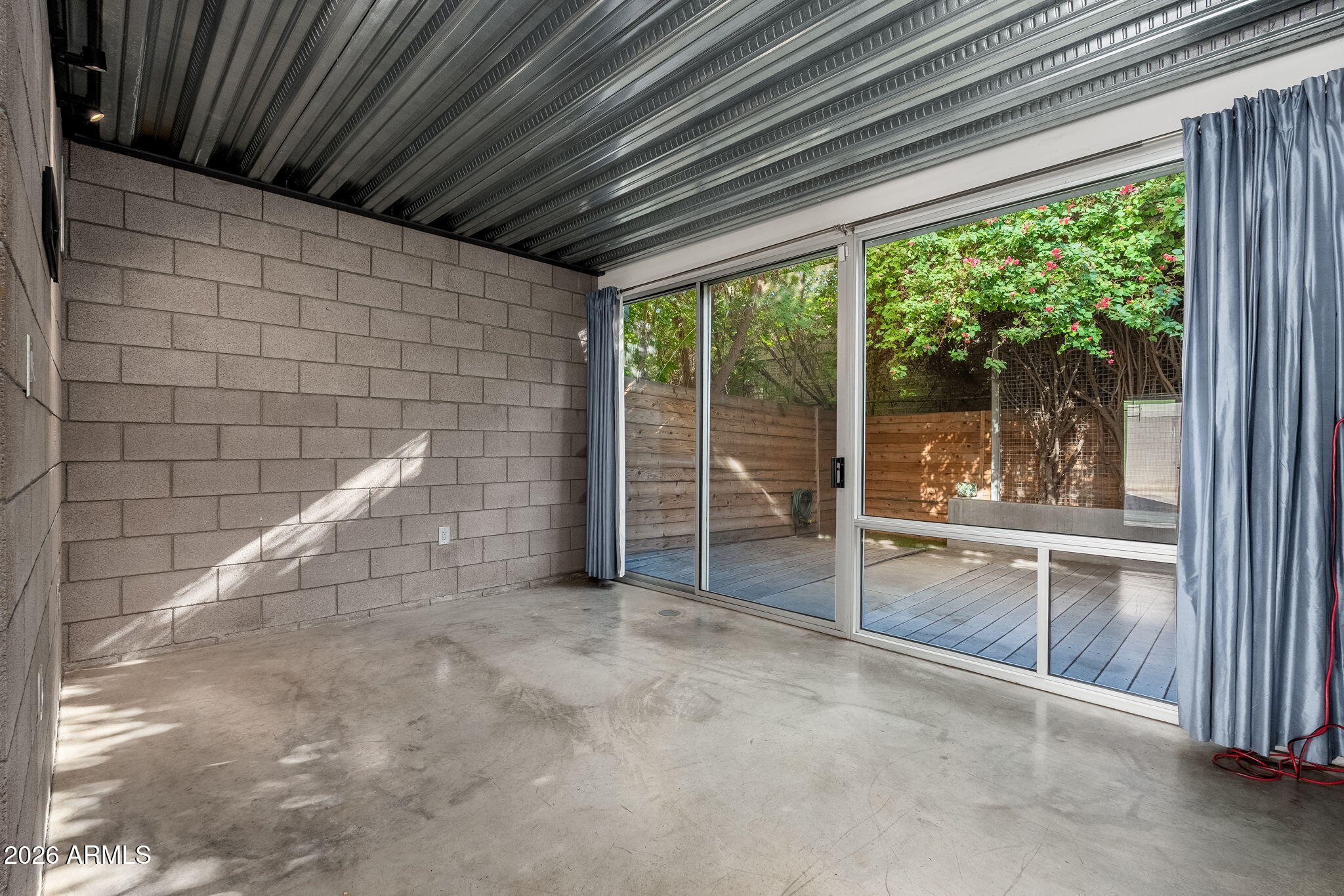 727 East Portland Street, Unit 6 Phoenix, AZ 85006 - Photo 8 of 31 a view of a backyard