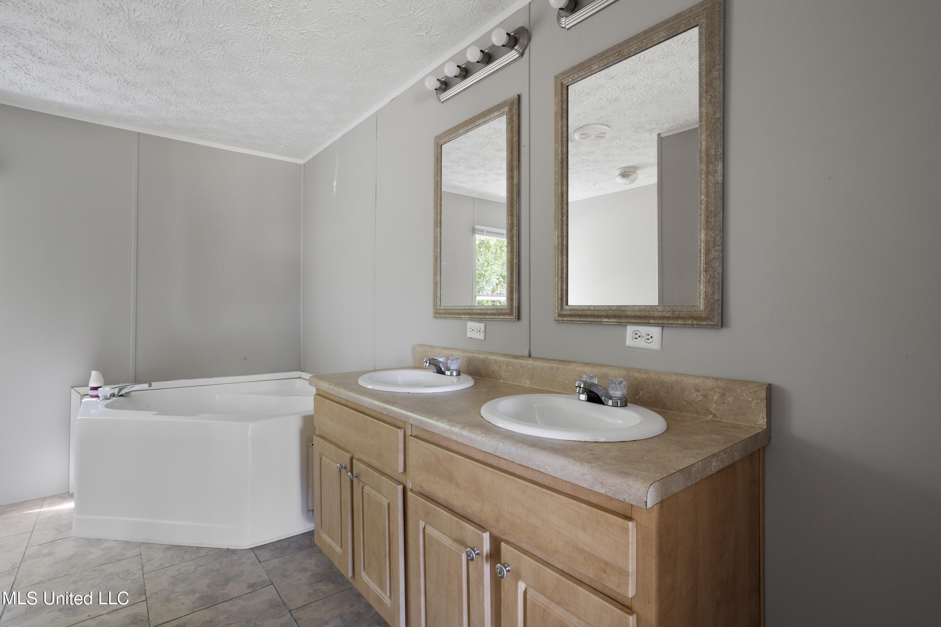 11612 Independence Road Moss Point, MS 39562 - Photo 13 of 23 015