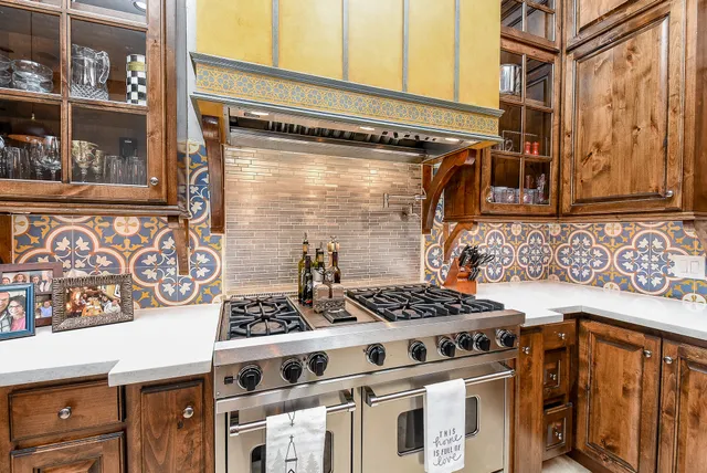 $3,200,000 | 10 Player Pond Place, The Woodlands, TX 77382