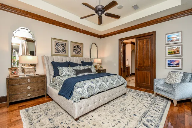 $3,200,000 | 10 Player Pond Place, The Woodlands, TX 77382