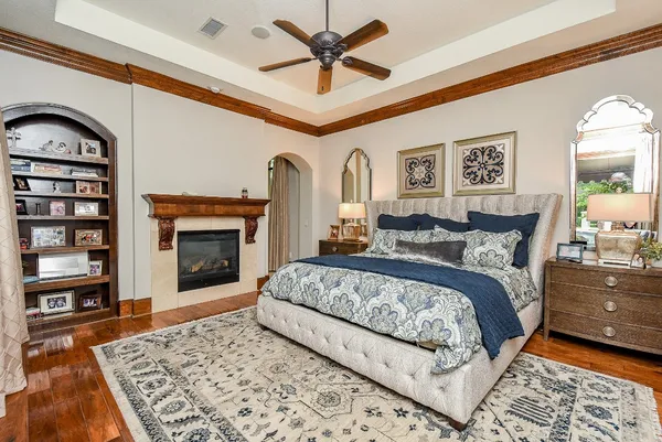 $2,950,000 | 10 Player Pond Place, The Woodlands, TX 77382