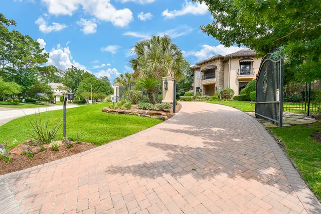 $3,200,000 | 10 Player Pond Place, The Woodlands, TX 77382