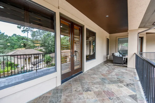 $3,200,000 | 10 Player Pond Place, The Woodlands, TX 77382