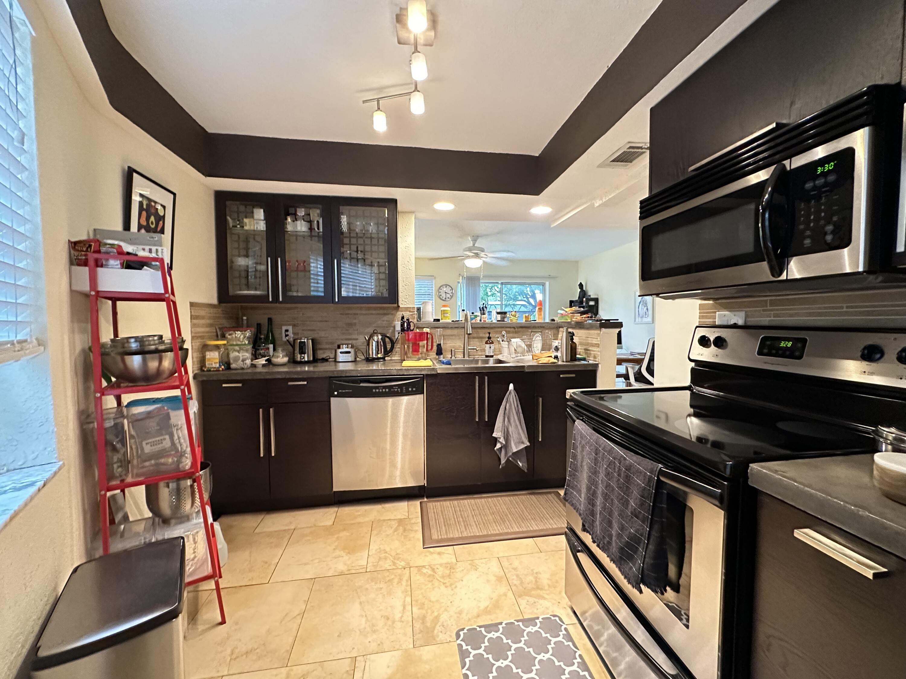 5811 Northeast 14th Road, Unit 1 Fort Lauderdale, FL 33334 - Photo 2 of 16 IMG_2388