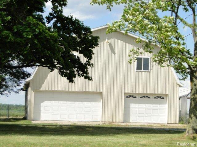12060 West Mount Morris Road Flushing, MI 48433 - Photo 42 of 51 Barn Front 2