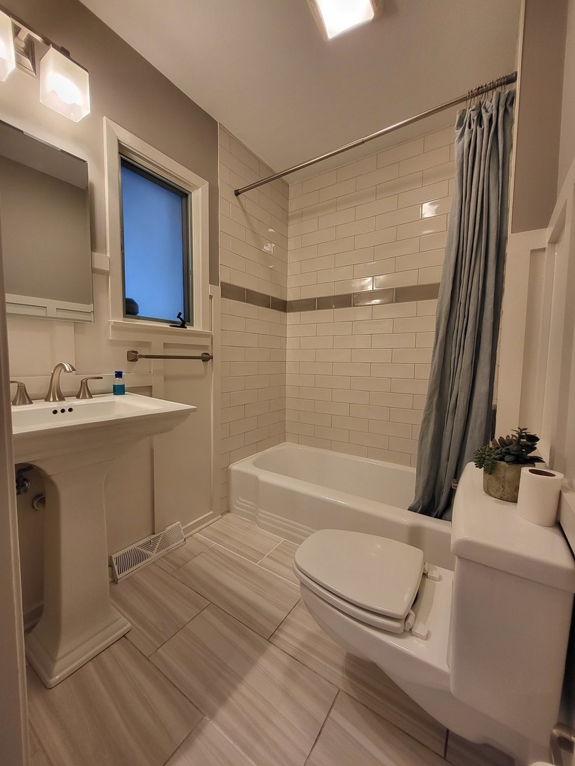 263 Banbury Road Mundelein, IL 60060 - Photo 7 of 31