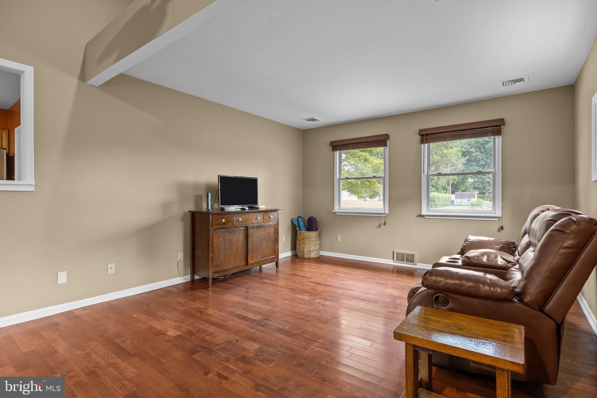 438 Chestnut Road Warminster, PA 18974 - Photo 12 of 35 Gallery Image 12
