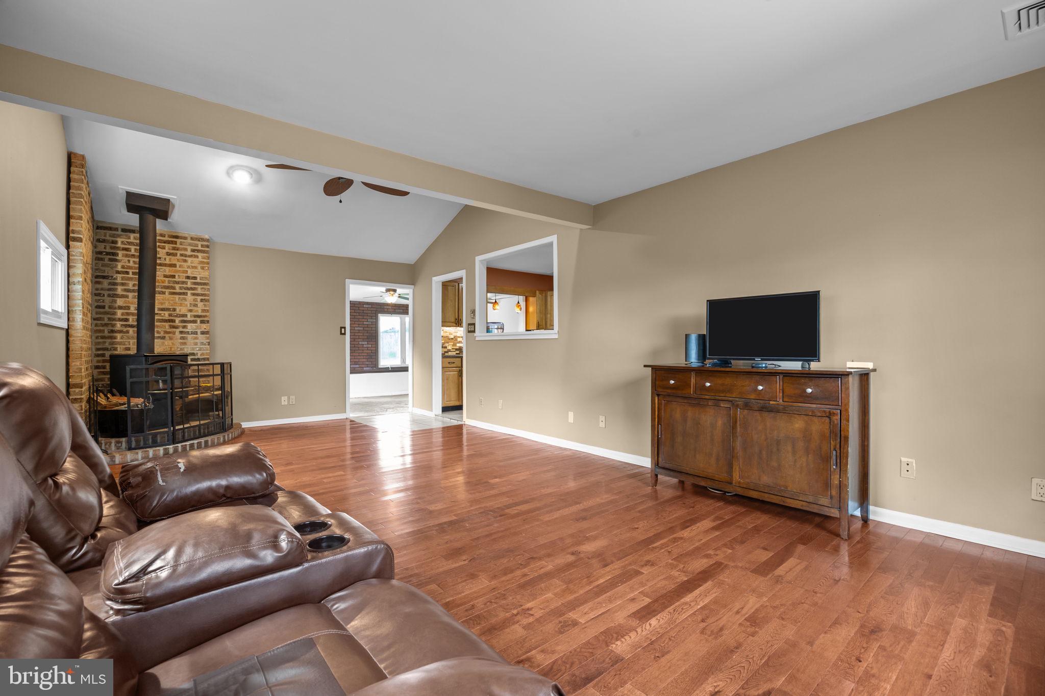 438 Chestnut Road Warminster, PA 18974 - Photo 15 of 35 Gallery Image 15
