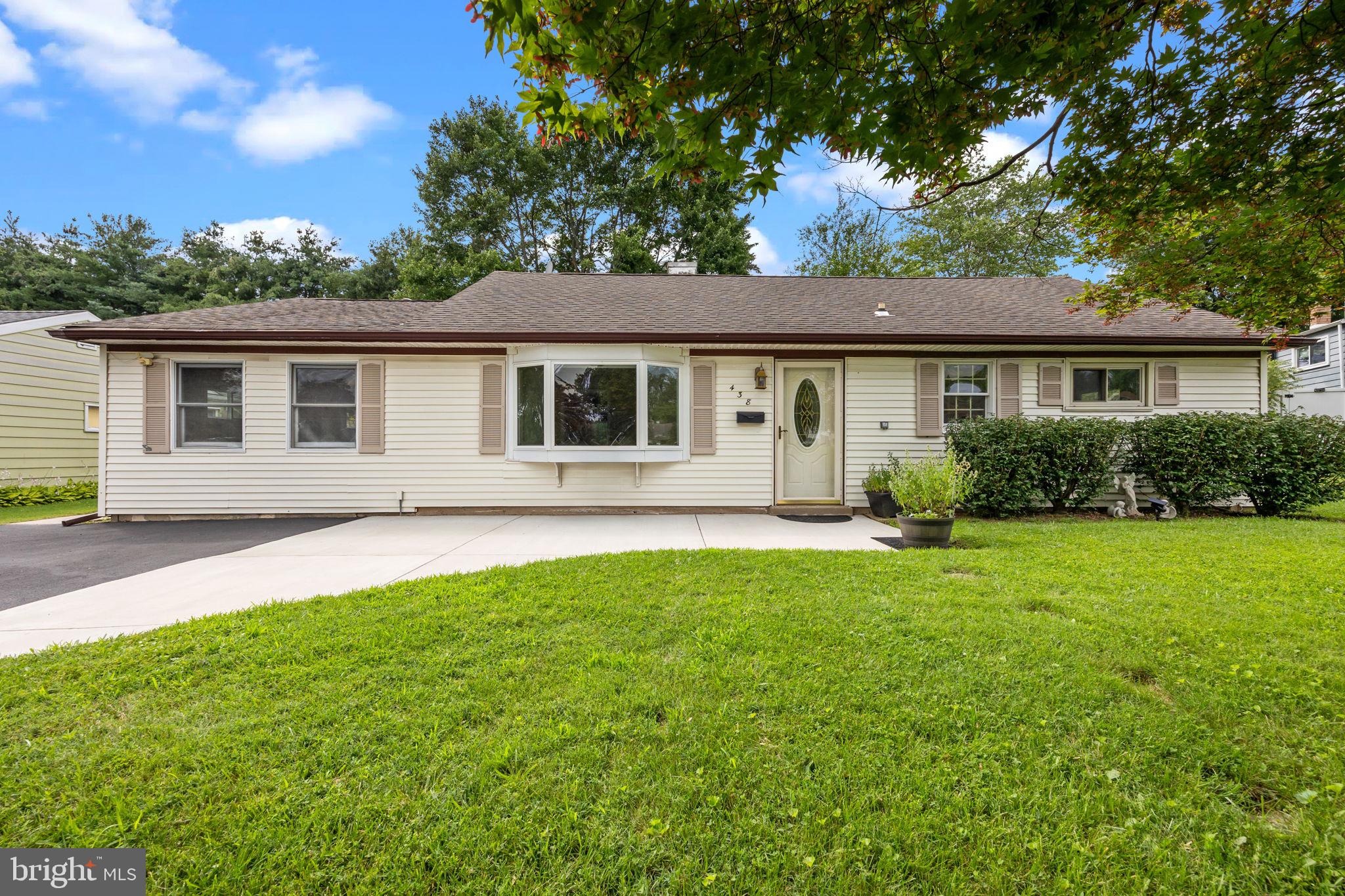 438 Chestnut Road Warminster, PA 18974 - Photo 2 of 35 Gallery Image 2