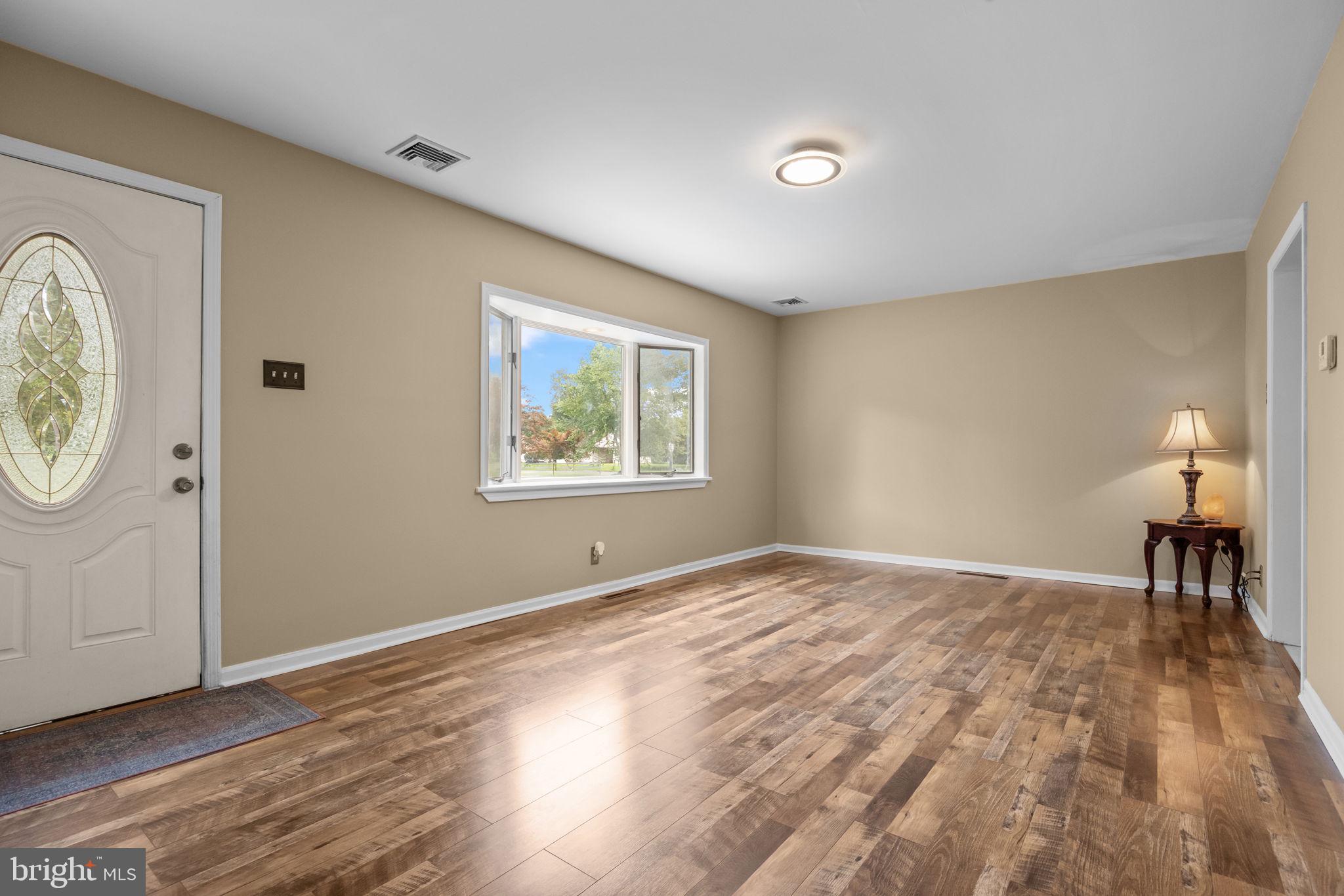 438 Chestnut Road Warminster, PA 18974 - Photo 5 of 35 Gallery Image 5