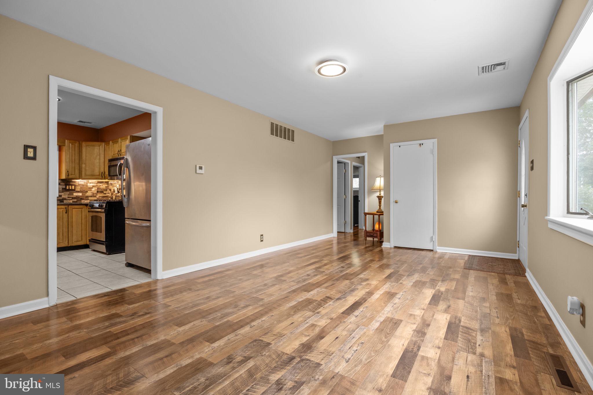438 Chestnut Road Warminster, PA 18974 - Photo 6 of 35 Gallery Image 6