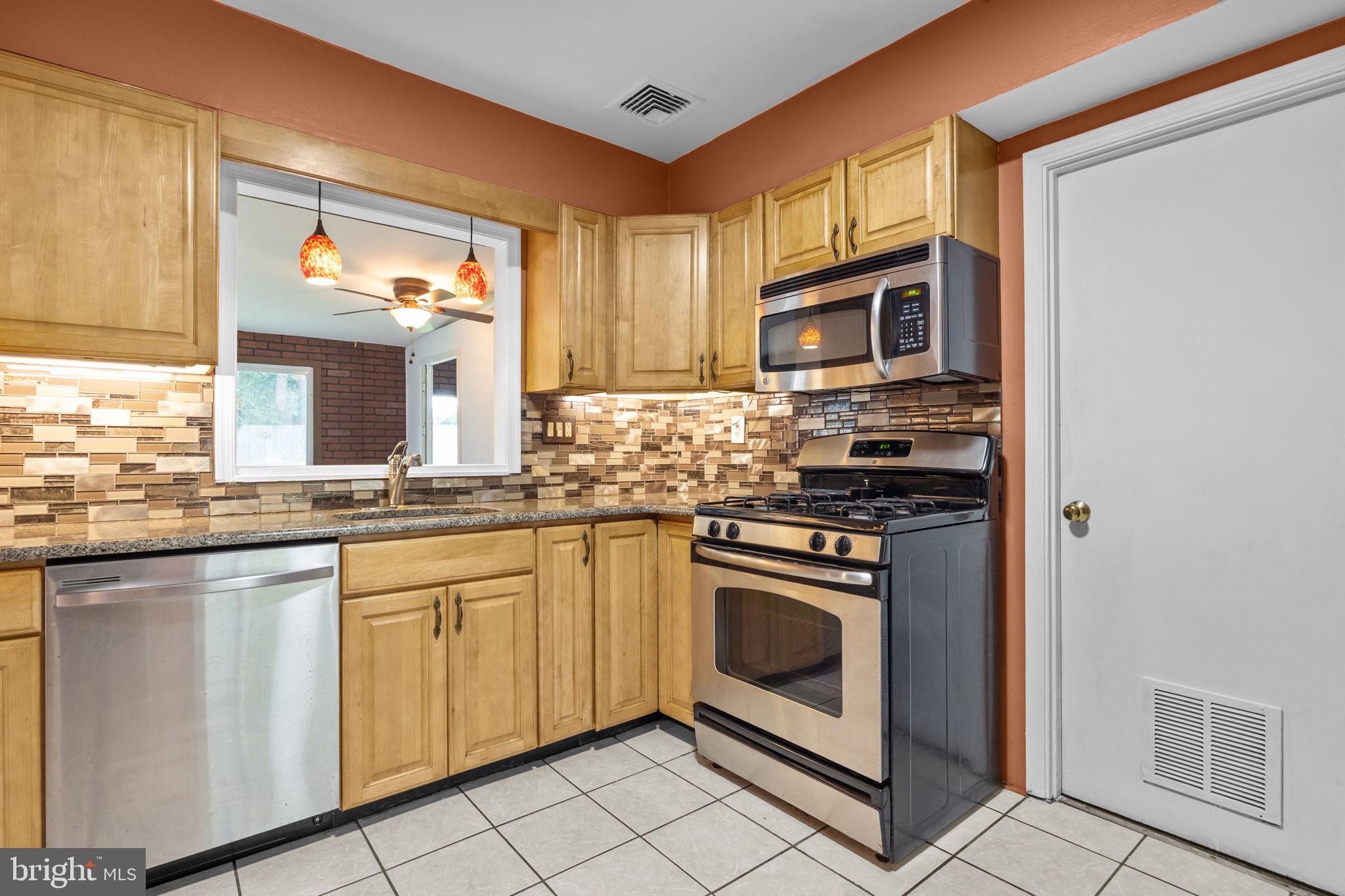 438 Chestnut Road Warminster, PA 18974 - Photo 7 of 35 Gallery Image 7
