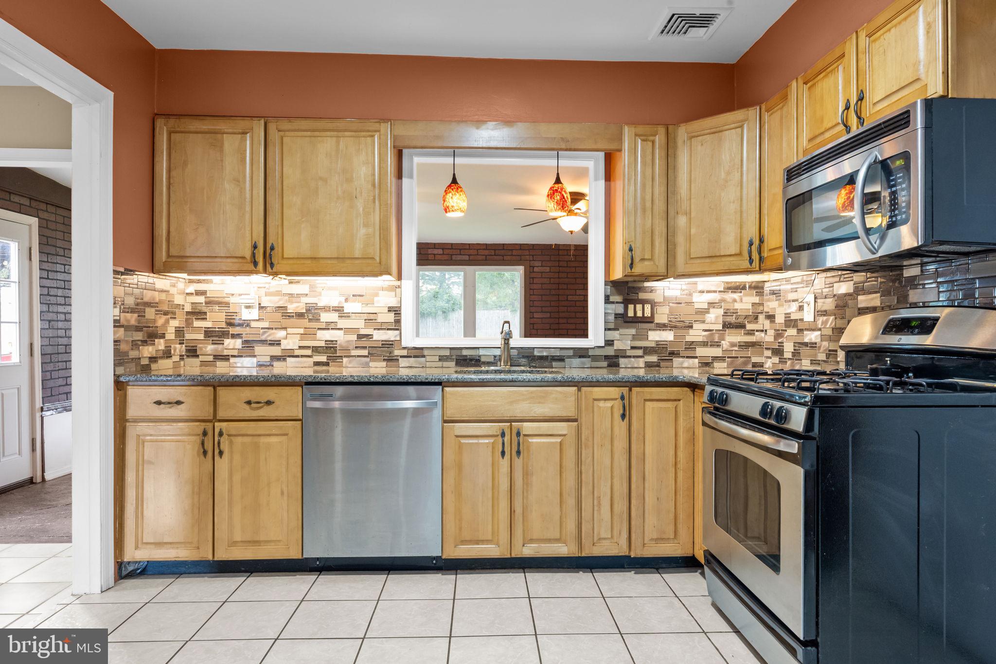 438 Chestnut Road Warminster, PA 18974 - Photo 8 of 35 Gallery Image 8