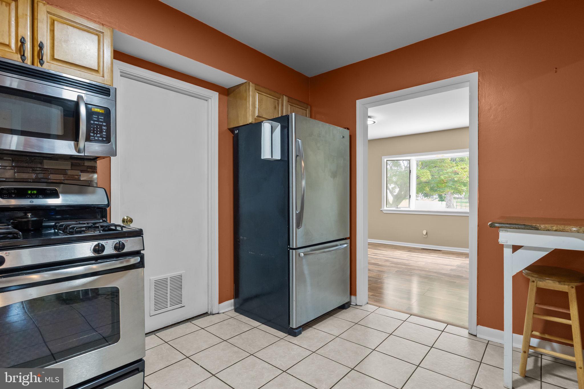 438 Chestnut Road Warminster, PA 18974 - Photo 10 of 35 Gallery Image 10