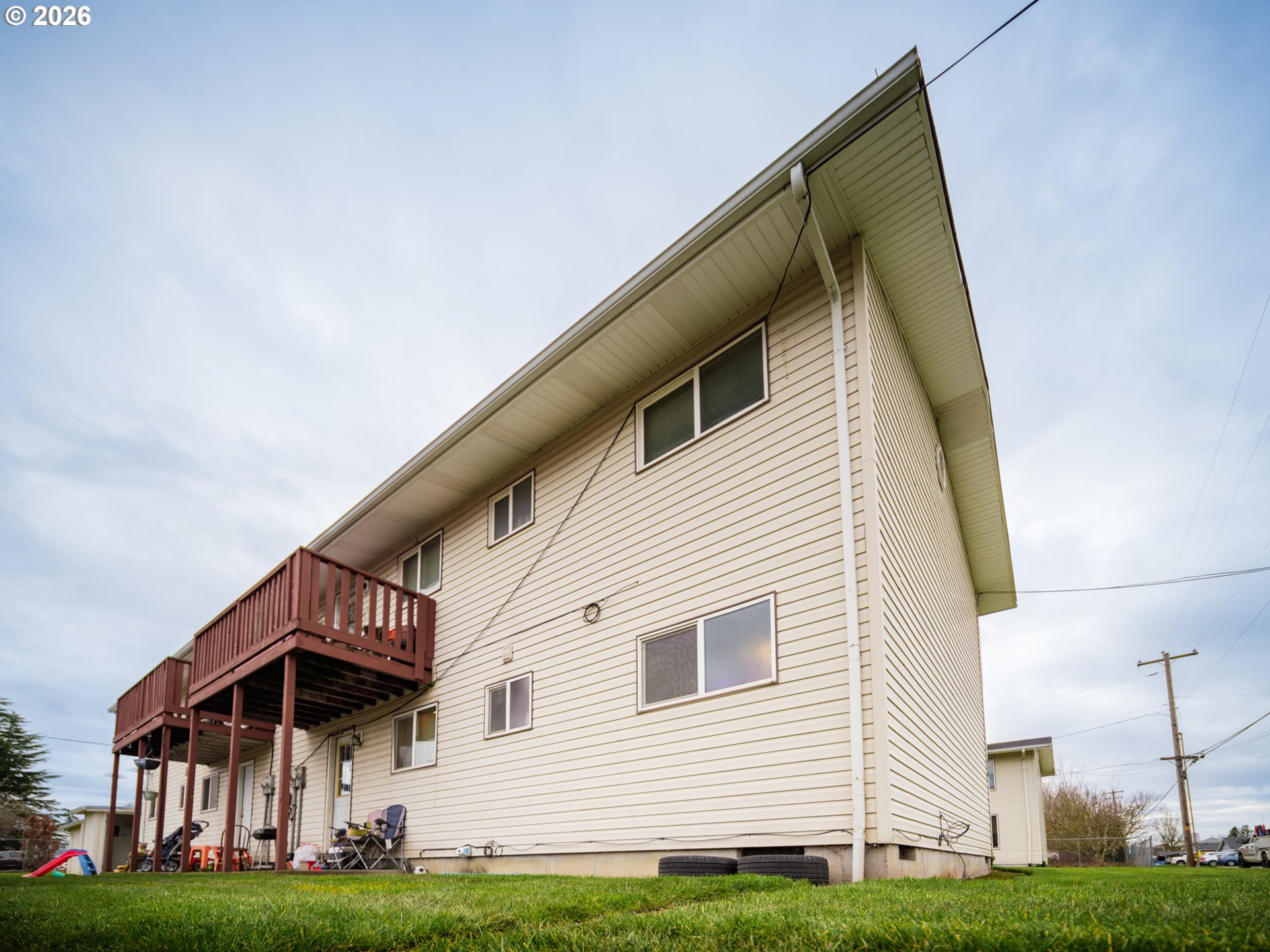920 18th Avenue Southwest Albany, OR 97321 - Photo 14 of 19 a front view of a house with garden