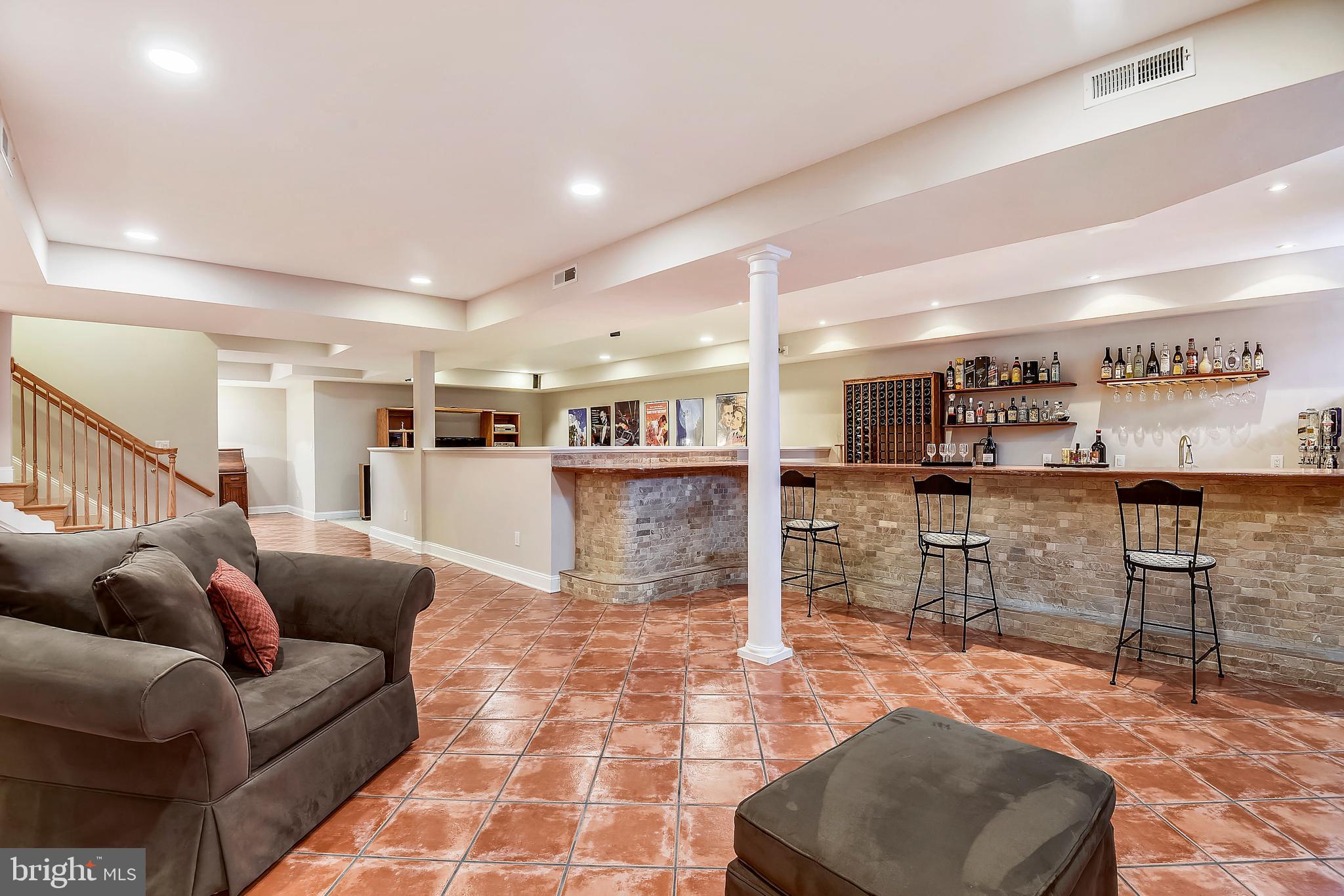 13610 Query Mill Road North Potomac, MD 20878 - Photo 40 of 60 Lower Level Full Bar and Lounge