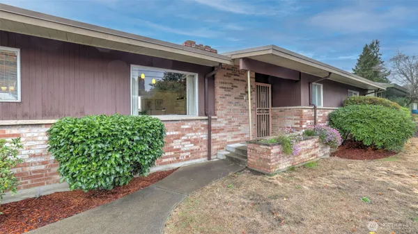 $1,090,000 | 1401 Lincoln Avenue Northeast, Renton, WA 98056