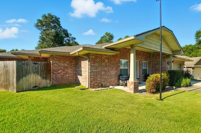 a view of a house with backyard and porch