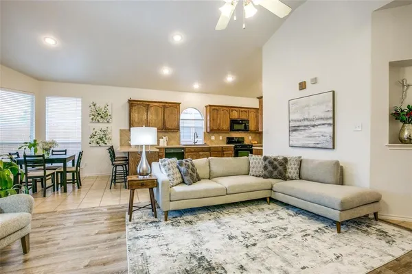$2,100 | 12852 Old MacGregor Lane, Fort Worth, TX 76244