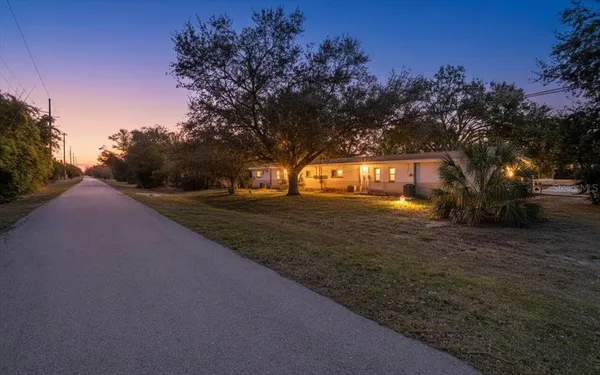 $1,450 | 5991 Fairfield Avenue South, Unit 1, Gulfport, FL 33707