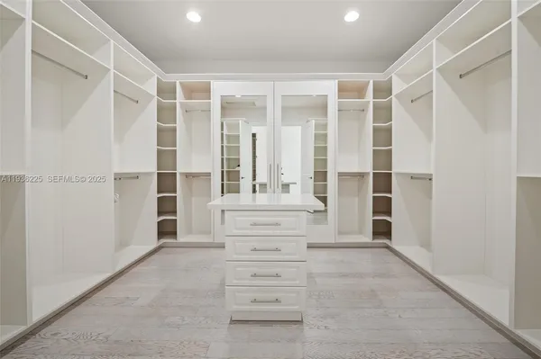 walk in closet