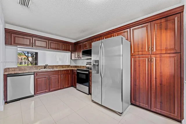 $339,000 | 10731 Northwest 14th Street, Unit 274, Plantation, FL 33322