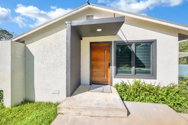 $2,100 | 6320 86th Lane, Vero Beach, FL 32967