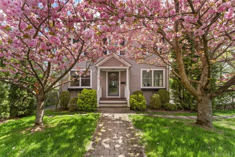 $1,295,000 | 186 Murray Avenue, Larchmont, NY 10538