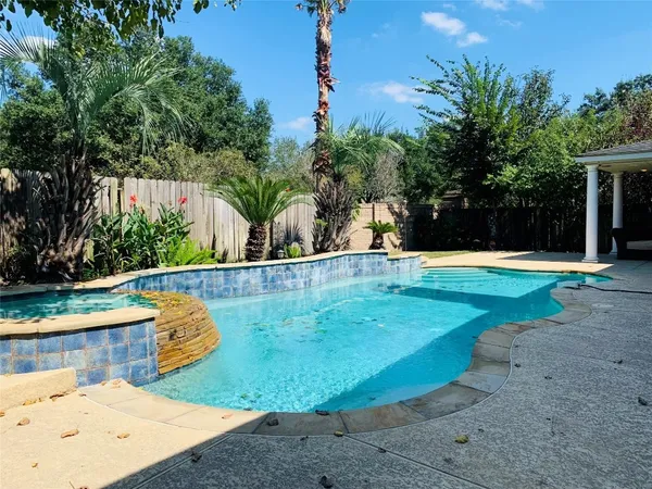 a view of a patio with chairs and plants