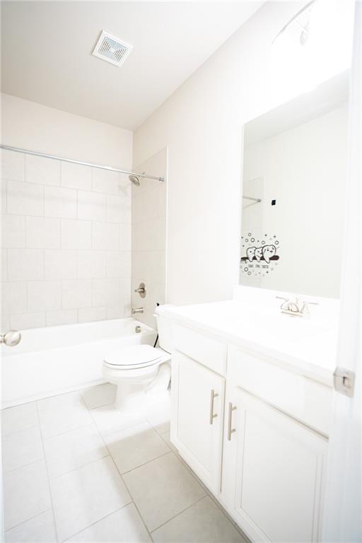 2215 Manor Pointe Drive Cumming, GA 30041 - Photo 18 of 25 a bathroom with a sink a vanity and a bathtub