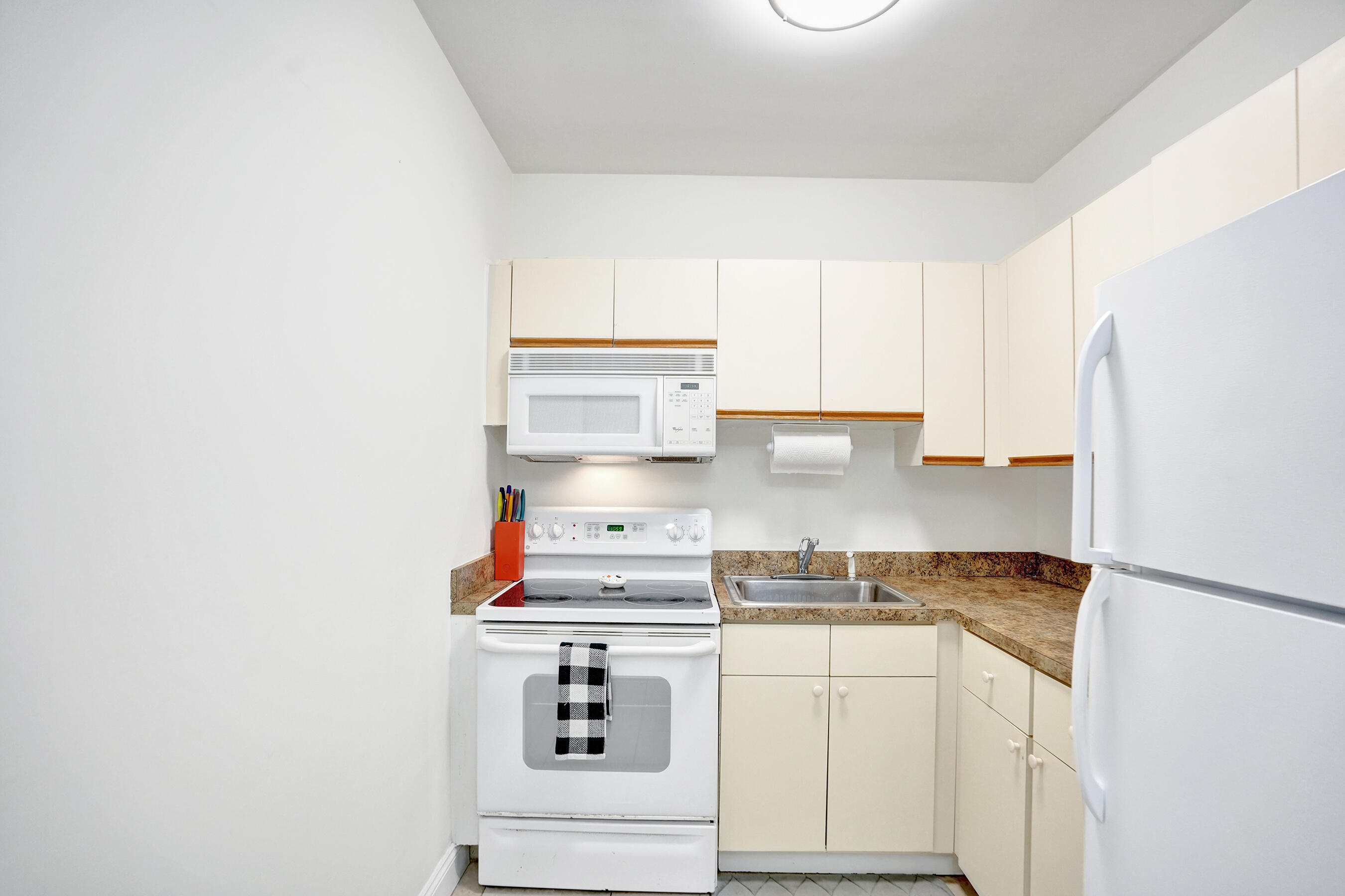 2461 Northeast 20th Avenue Lighthouse Point, FL 33064 - Photo 11 of 55 DSC04314