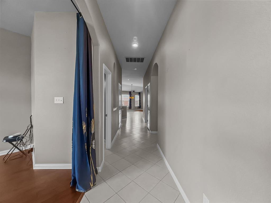 3205 Ridgeway Drive McKinney, TX 75071 - Photo 3 of 27 a view of a hallway